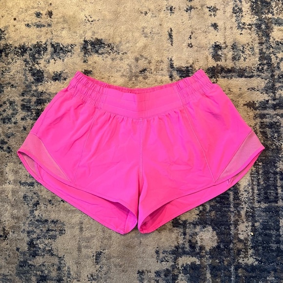 Lululemon Hotty Hot Short ll *2.5” Size 6 In Dark Prism Pink - Picture 1 of 10